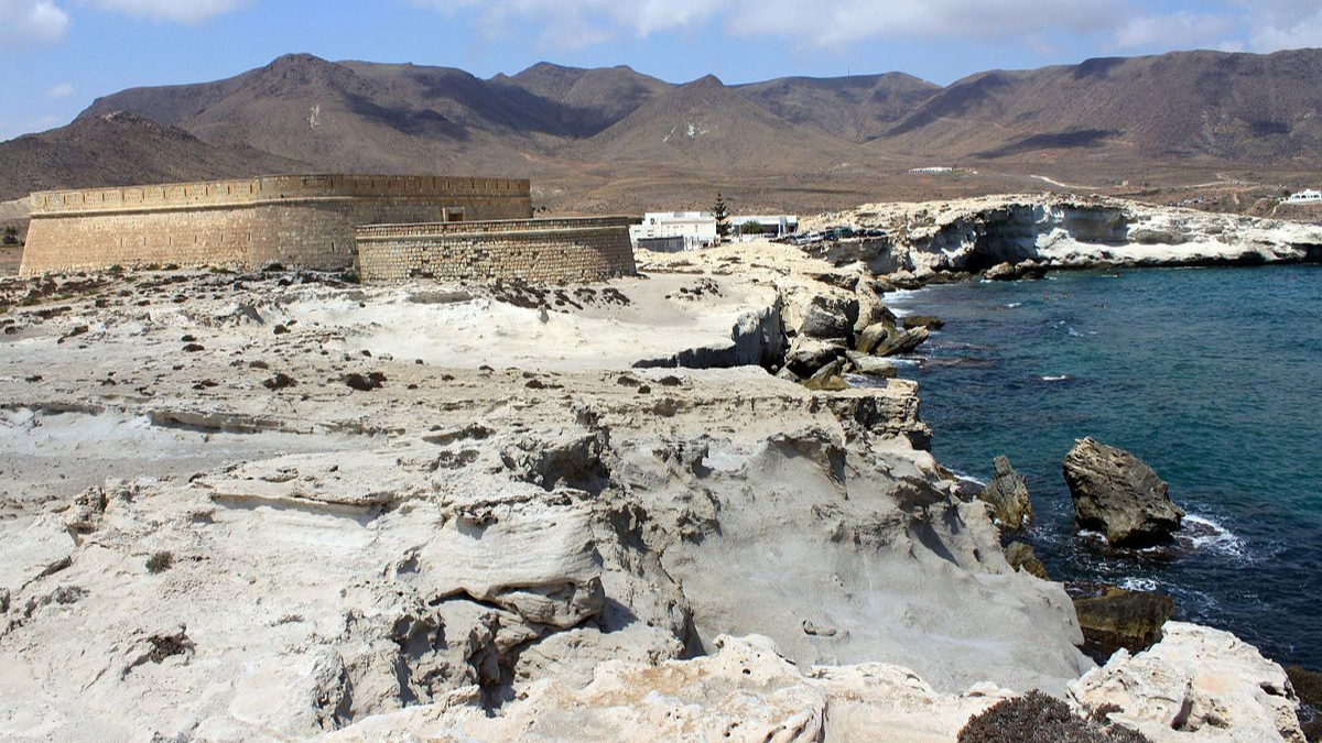 Esta cala en un pueblo de pescadores conquista el corazón de todos sus visitantes. Esta cala en un pueblo de pescadores conquista el corazón de todos sus visitantes.