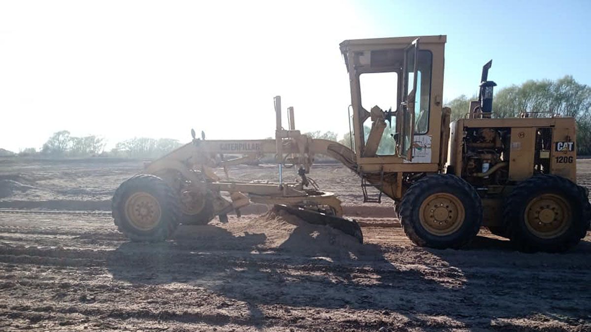 Máquinas a full. A fines de octubre o principios de noviembre San Carlos tendrá su lago artificial.