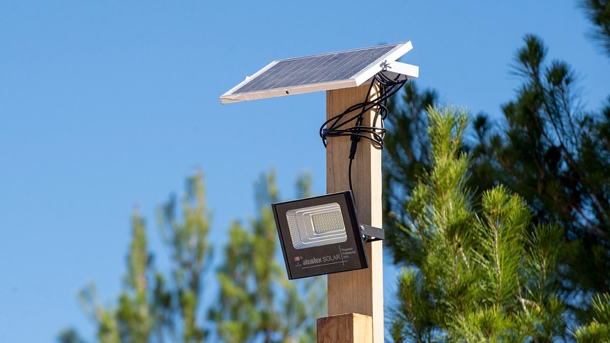 Los paneles fotovoltaicos son una constante, incluso en la iluminación de la calle.