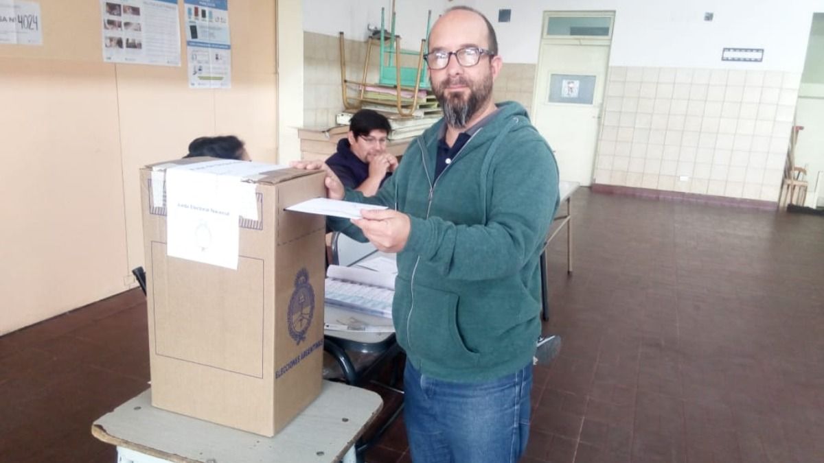 Andrés Risi (PTP) es uno de los cuatro precandidatos a la intendencia de Malargüe por el Frente Elegí. Andrés Risi (PTP) es uno de los cuatro precandidatos a la intendencia de Malargüe por el Frente Elegí.