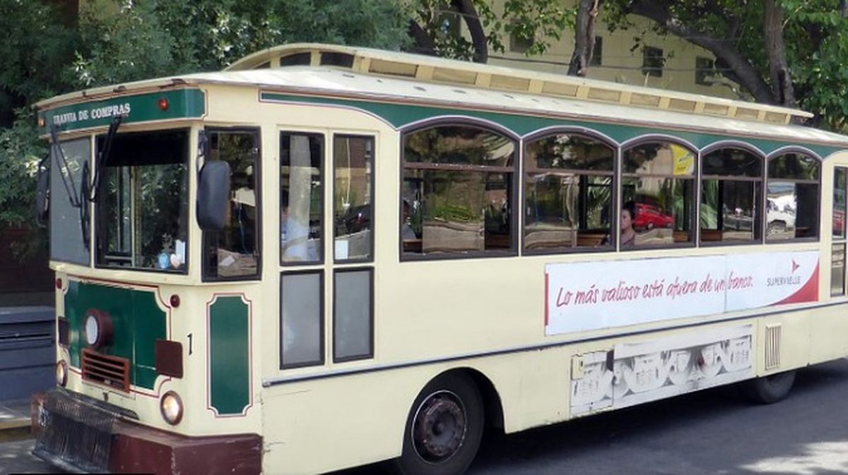 El Tranvía de Compras estaba hecho a escala e inspirado en los viejos tranvías que circulaban en Mendoza hasta 1966. El Tranvía de Compras estaba hecho a escala e inspirado en los viejos tranvías que circulaban en Mendoza hasta 1966.
