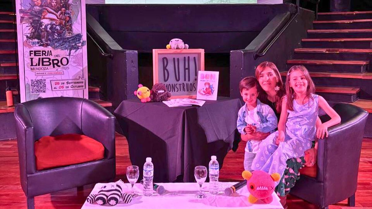 Andrea homenajeó a su hermana con un libro. Aquí, junto a sus hijos Emiliana y Atilio. Andrea homenajeó a su hermana con un libro. Aquí, junto a sus hijos Emiliana y Atilio.