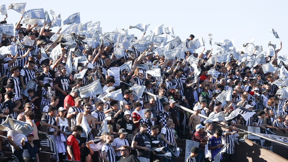 Un recibimiento a la altura de una gran final entre Gimnasia y Esgrima y Deportivo Madryn