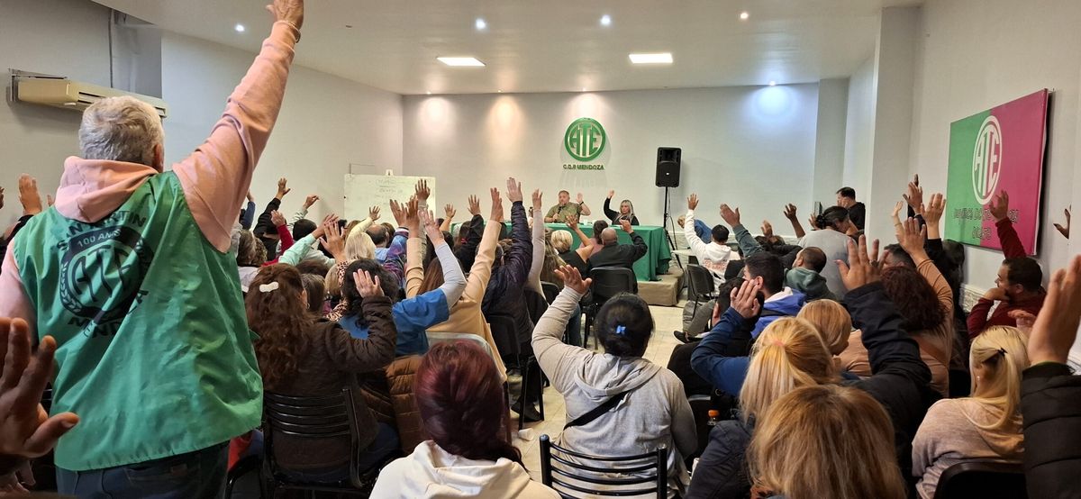 El gremio de judiciales aún no cierra el acuerdo paritario con el Gobierno. El gremio de judiciales aún no cierra el acuerdo paritario con el Gobierno.