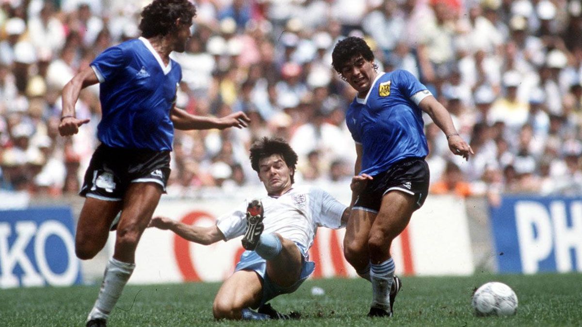Diego Maradona y Steve Hodge, frente a frente en México 86