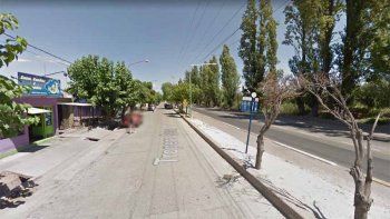 Lo apuñalaron en el cuello en una riña callejera