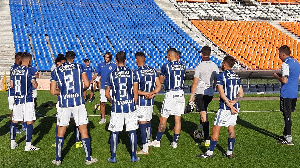 Diego Martínez paró el posible eqiuipo que jugará el lunes en Rosario.