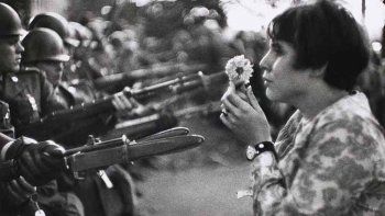 Falleció Marc Riboud, el fotógrafo de la flor ante los fusiles