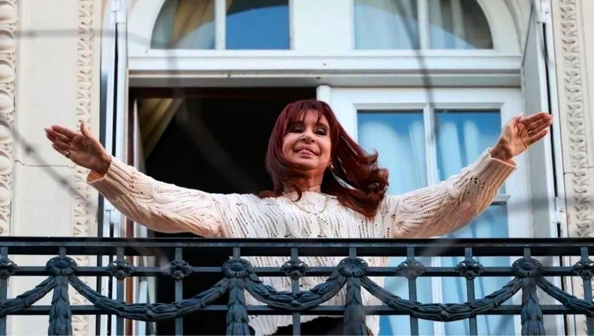 La ex presidenta Cristina Kirchner recibió una serie de condiciones especiales para el cumplimiento de su prisión domiciliaria.