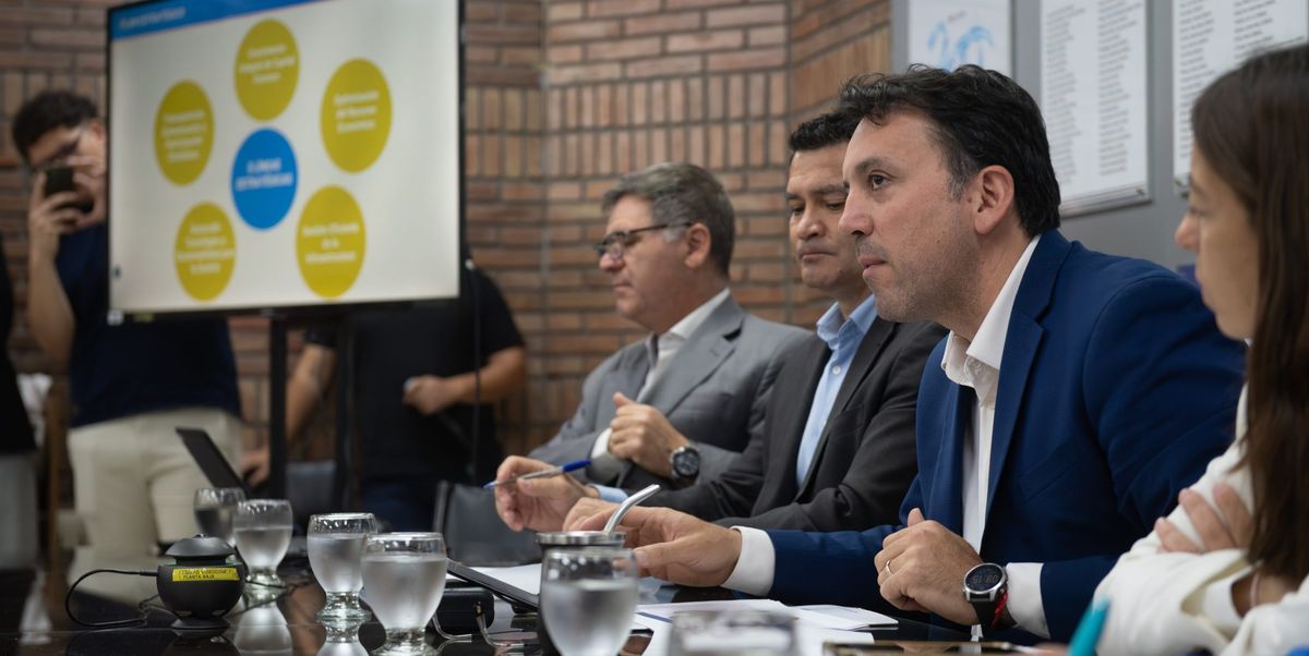 Ante legisladores, Tadeo García Zalazar detalló la pauta de gastos de la cartera que él dirige para el próximo año. Ante legisladores, Tadeo García Zalazar detalló la pauta de gastos de la cartera que él dirige para el próximo año.