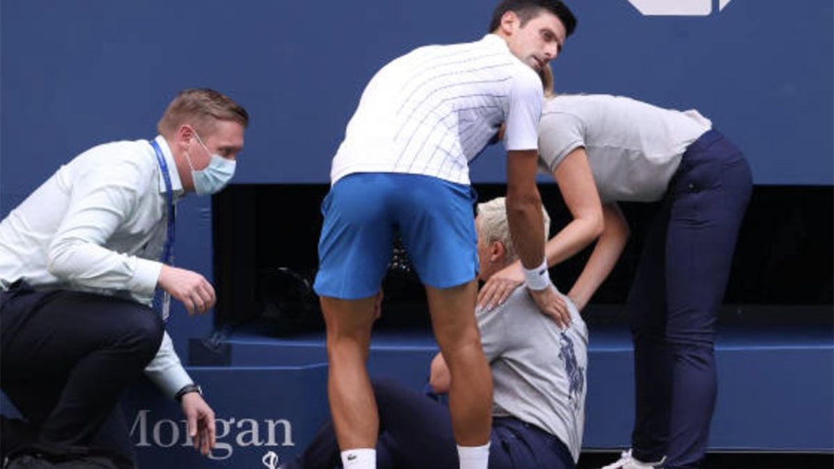 Qué pasó con Djokovic: los memes tras la descalificación  