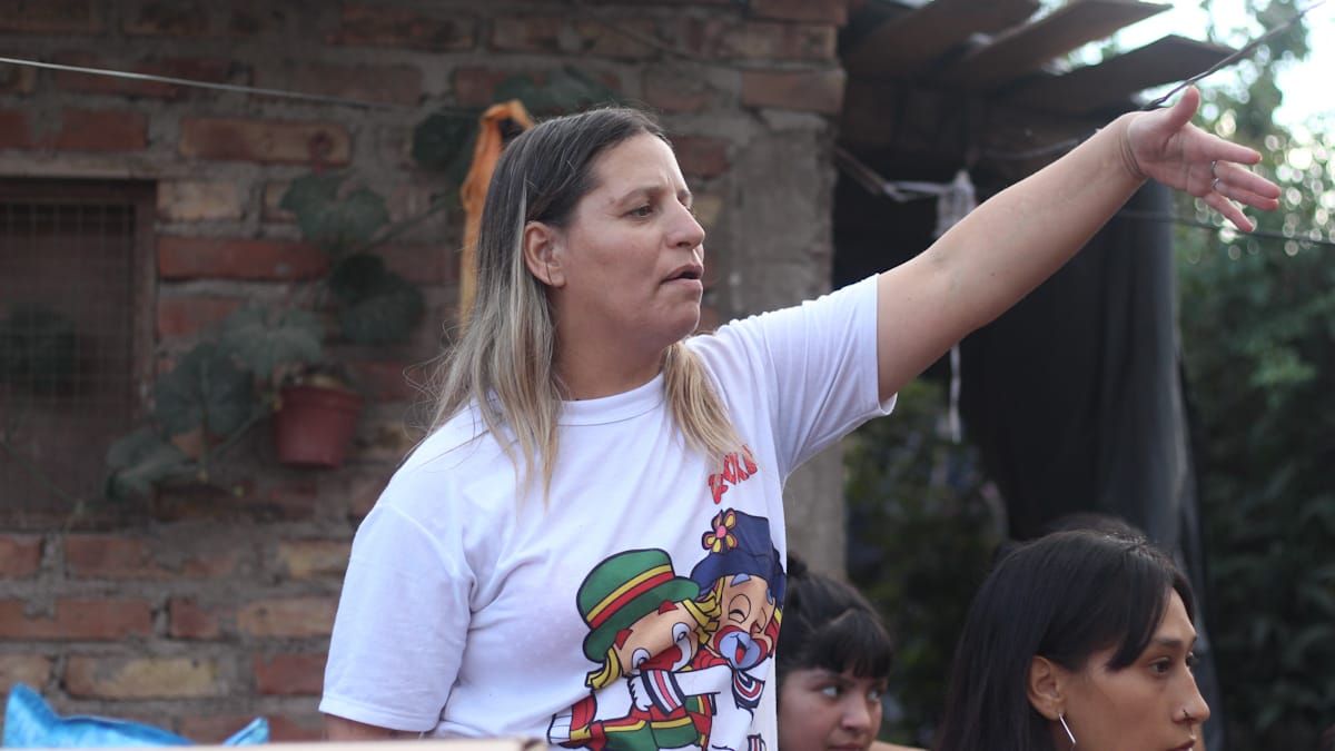 Roxana Gallo este jueves, durante un festejo navideño, con los asistentes al merendero y comedor. Roxana Gallo este jueves, durante un festejo navideño, con los asistentes al merendero y comedor.