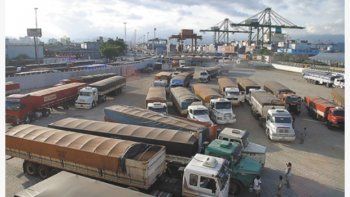 Brasil: camioneros en huelga bloquean rutas estratégicas para la exportación