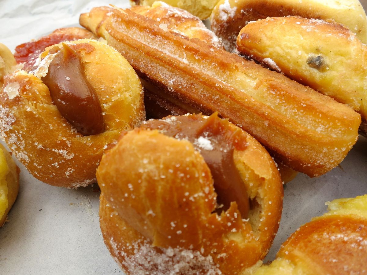 Verano 2023. Qué se consume más en la playa, ¿los churros o las facturas?