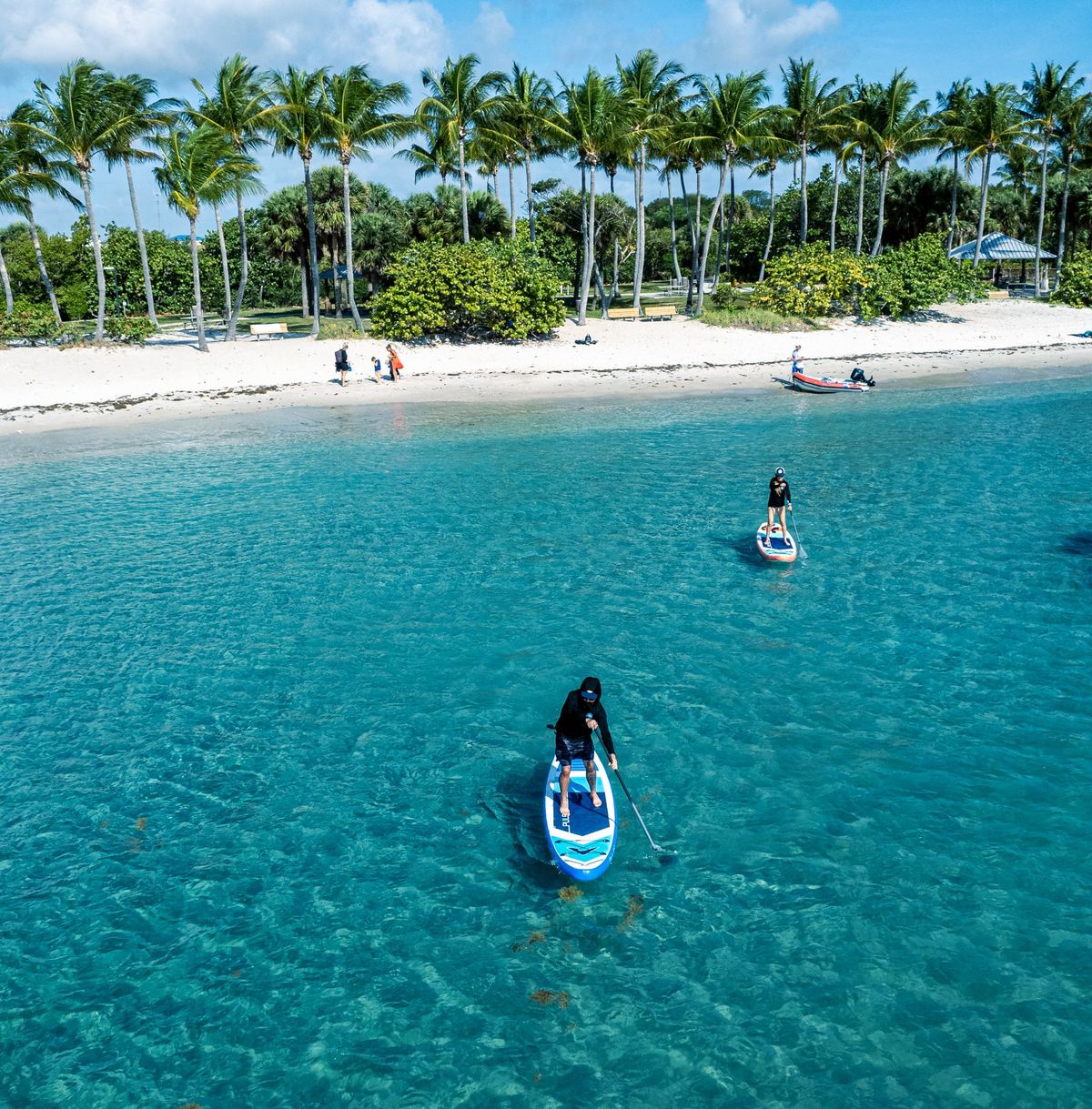 Se puede practicar varias actividades acuáticas en Peanut Island. Imagen de Freepik. Se puede practicar varias actividades acuáticas en Peanut Island. Imagen de Freepik.