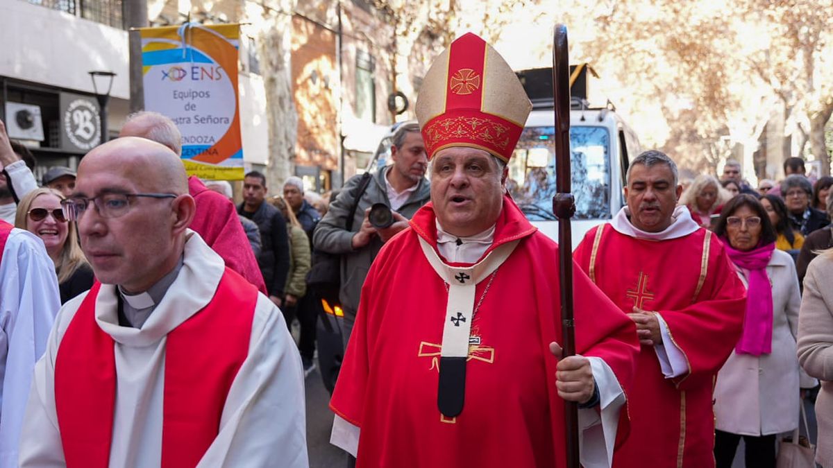 Monseñor Marcelo Colombo dio un servicio religioso luego de concluida la procesión. Monseñor Marcelo Colombo dio un servicio religioso luego de concluida la procesión.