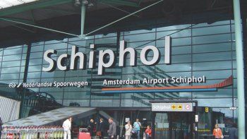 Encontraron el cadáver de un pasajero clandestino en el tren de aterrizaje de un avión en Holanda