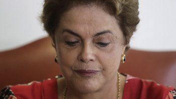Rousseff quiere que Unasur y Mercosur evalúen el 