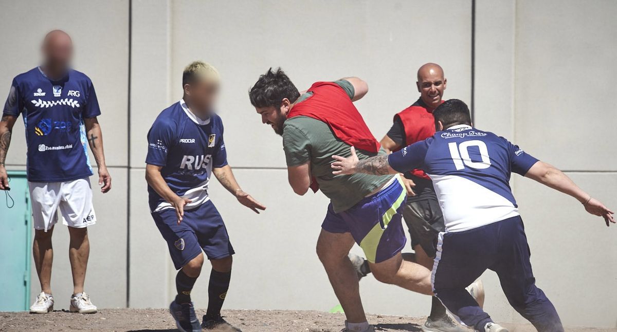 Juan Martín Bar con la guinda entre sus manos. Juan Martín Bar con la guinda entre sus manos.