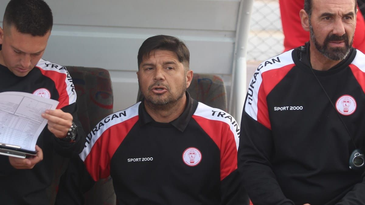 El cuerpo técnico de Huracán las Heras: Abdo Alí, Alejandro Abaurre y el prepador físico Adrián Rodríguez. El cuerpo técnico de Huracán las Heras: Abdo Alí, Alejandro Abaurre y el prepador físico Adrián Rodríguez.