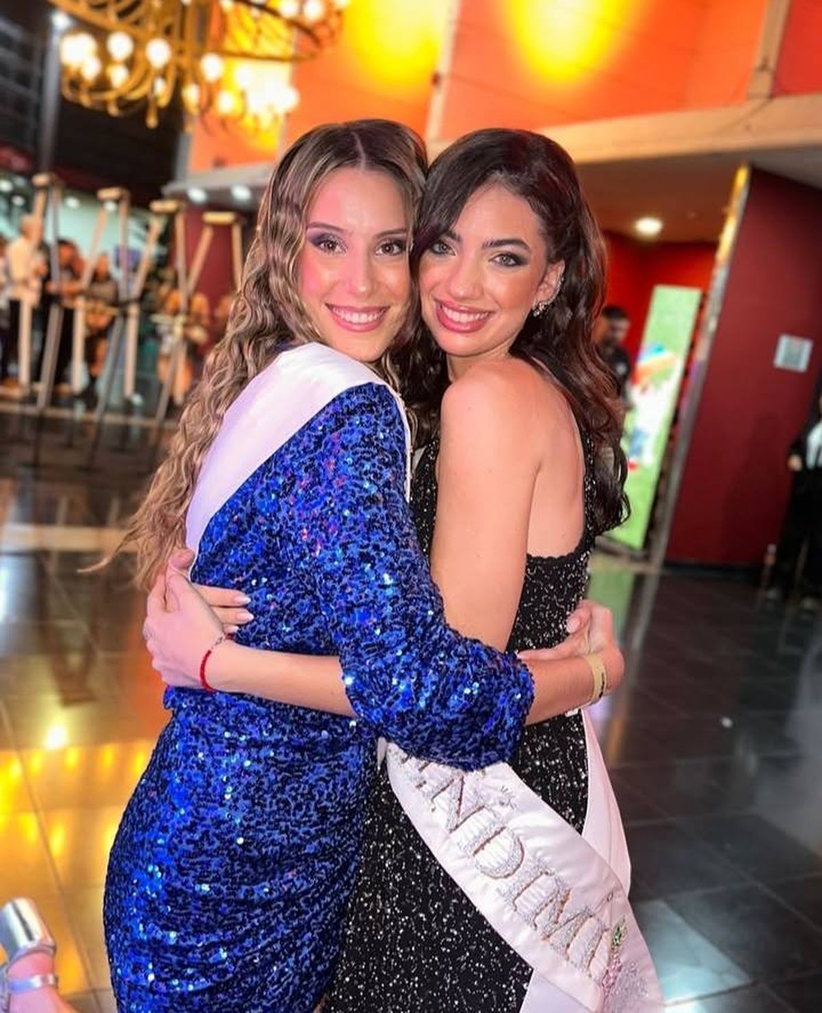 Así de juntas y abrazadas por un mismo objetivo trabajarán la reina y la virreina nacional de la Vendimia 2025. Así de juntas y abrazadas por un mismo objetivo trabajarán la reina y la virreina nacional de la Vendimia 2025.