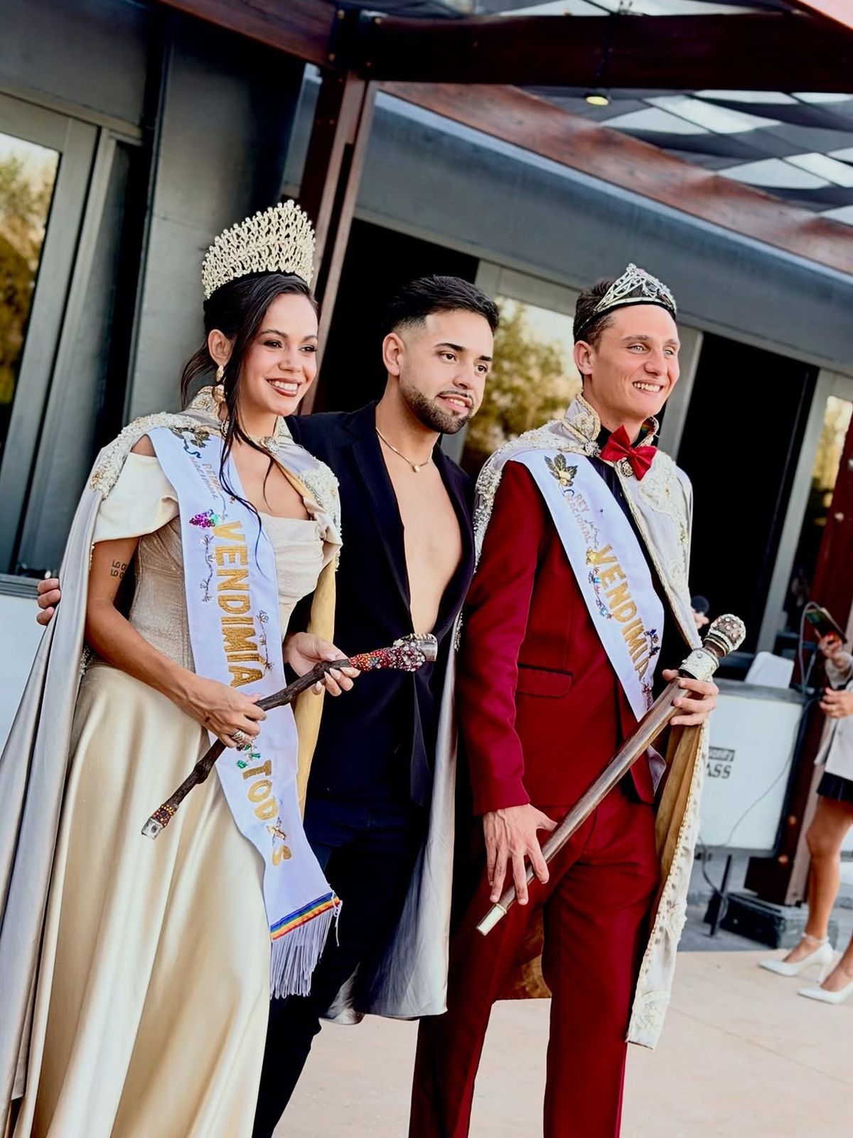 Federico Gollo y Florencia Sevilla actual Rey y Reina de VPT, junto al candidato Karin Sein. Federico Gollo y Florencia Sevilla actual Rey y Reina de VPT, junto al candidato Karin Sein.