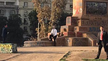 Coronavirus: Piñera se tomó una foto en Plaza Italia y generó una ola de críticas en las redes