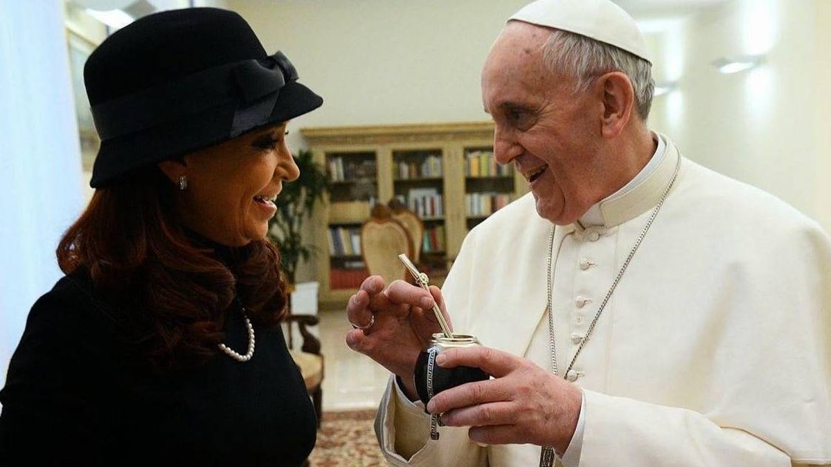 Cristina Kirchner recordó al papa Francisco con imágenes de su primer encuentro en el Vaticano.