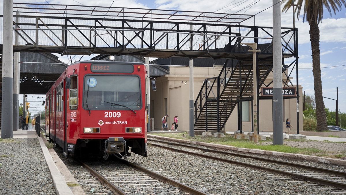 La obra de ampliación del Metrotranvía hacia el Norte y hacia el Sur va mejor de lo esperado, según proyectó el ministro Natalio Mema. La obra de ampliación del Metrotranvía hacia el Norte y hacia el Sur va mejor de lo esperado, según proyectó el ministro Natalio Mema.