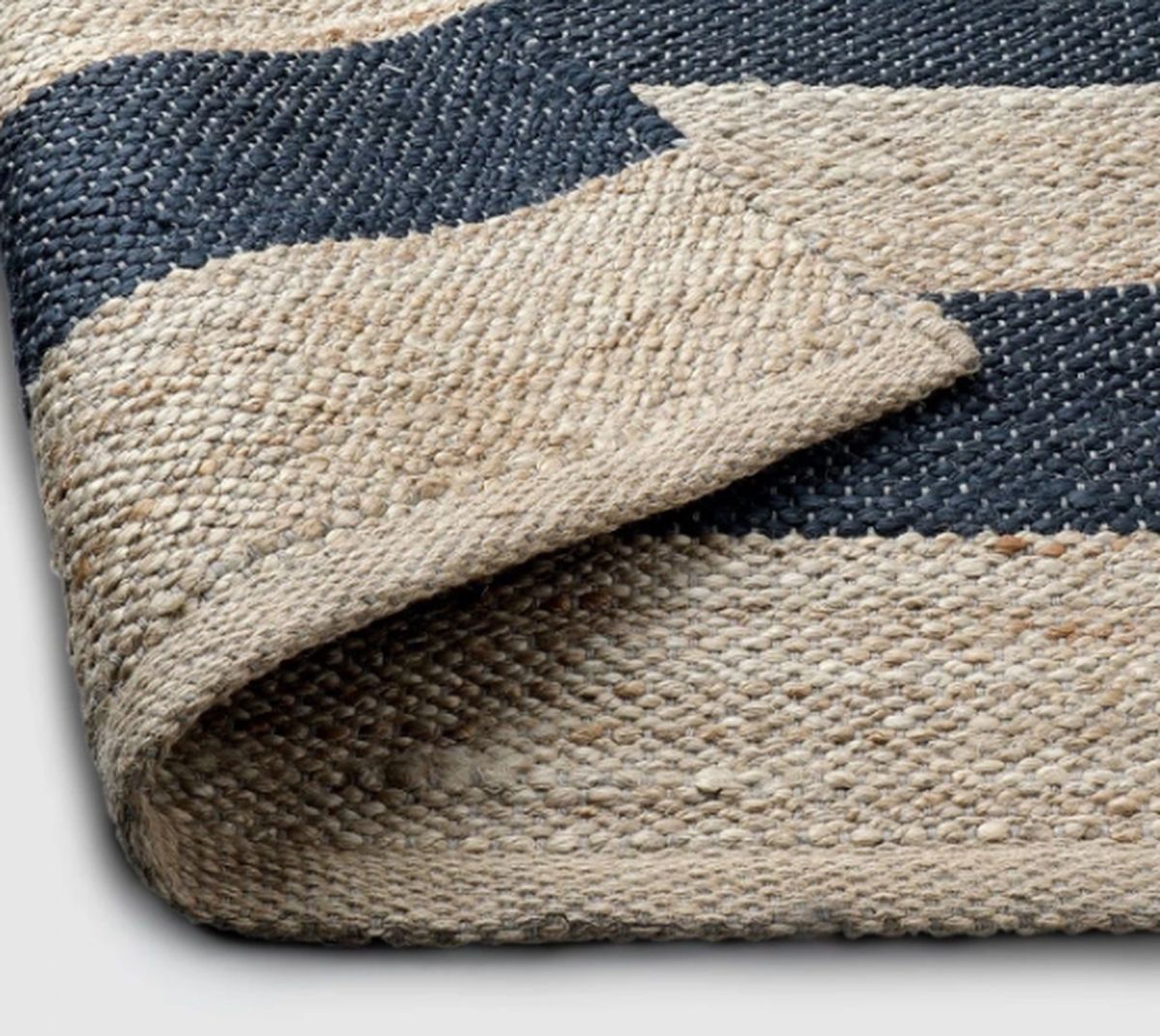 Las alfombras de fibra ofrecen distintas texturas y colores. Las alfombras de fibra ofrecen distintas texturas y colores.