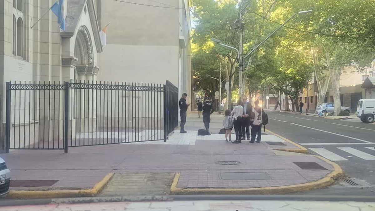 Colegio Corazón de María. En cada caso de amenaza, debe reforzarse la seguridad. Colegio Corazón de María. En cada caso de amenaza, debe reforzarse la seguridad.