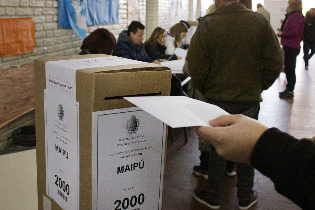 La gran inc&oacute;gnita que a&uacute;n el peronismo mendocino no logra sortear es si Alfredo Cornejo mantienen las elecciones desdobladas como lo habilita la ley electoral, o si en cambio decidir&aacute; unificarlas con las nacionales.