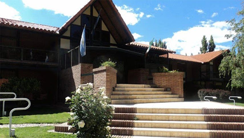 Al cabo de una remodelación tras estar varios años cerrado, el reconocido hotel de Uspallata reabre a principios de julio