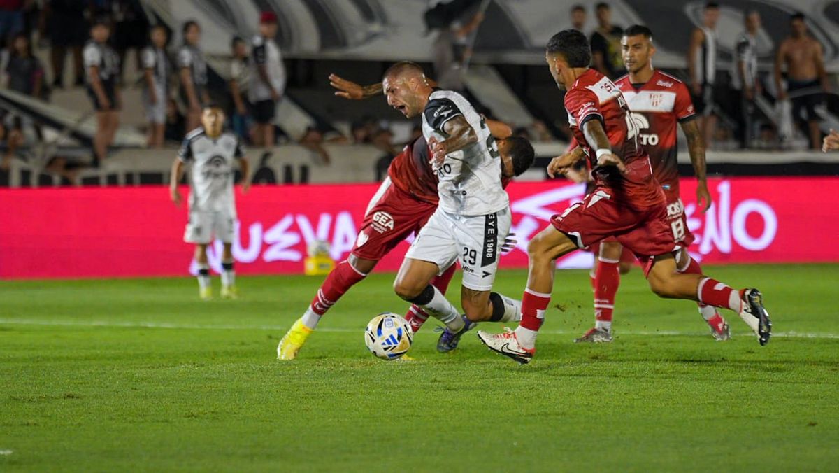 Módica llegó de Rosario Central para sumarse al Lobo.