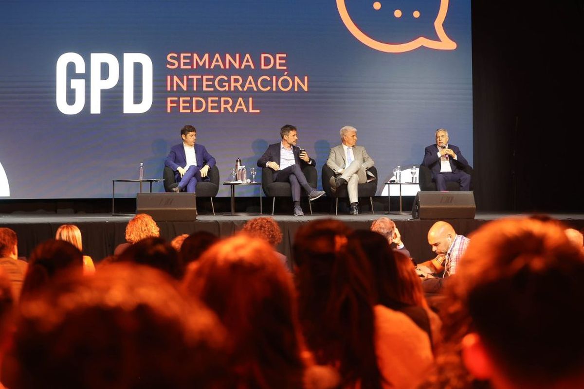 Alfredo Cornejo participó del cierre de la Semana de Integración Federal. Alfredo Cornejo participó del cierre de la Semana de Integración Federal.