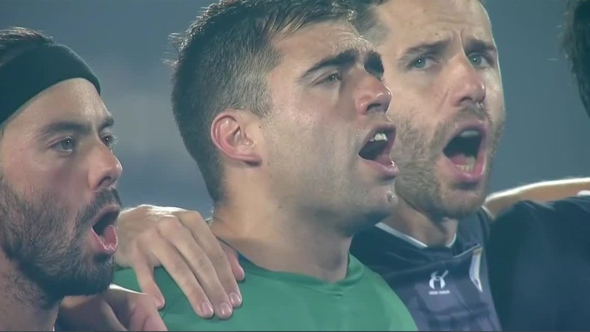 La emoción del mendocino Emiliano Bosso en el himno