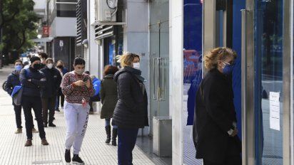 La Bancaria que conduce Sergio Palazzo anunció un paro de actividades en los bancos BBVA y Santander, ya que ambas prevén cerrar más de 50 sucursales.