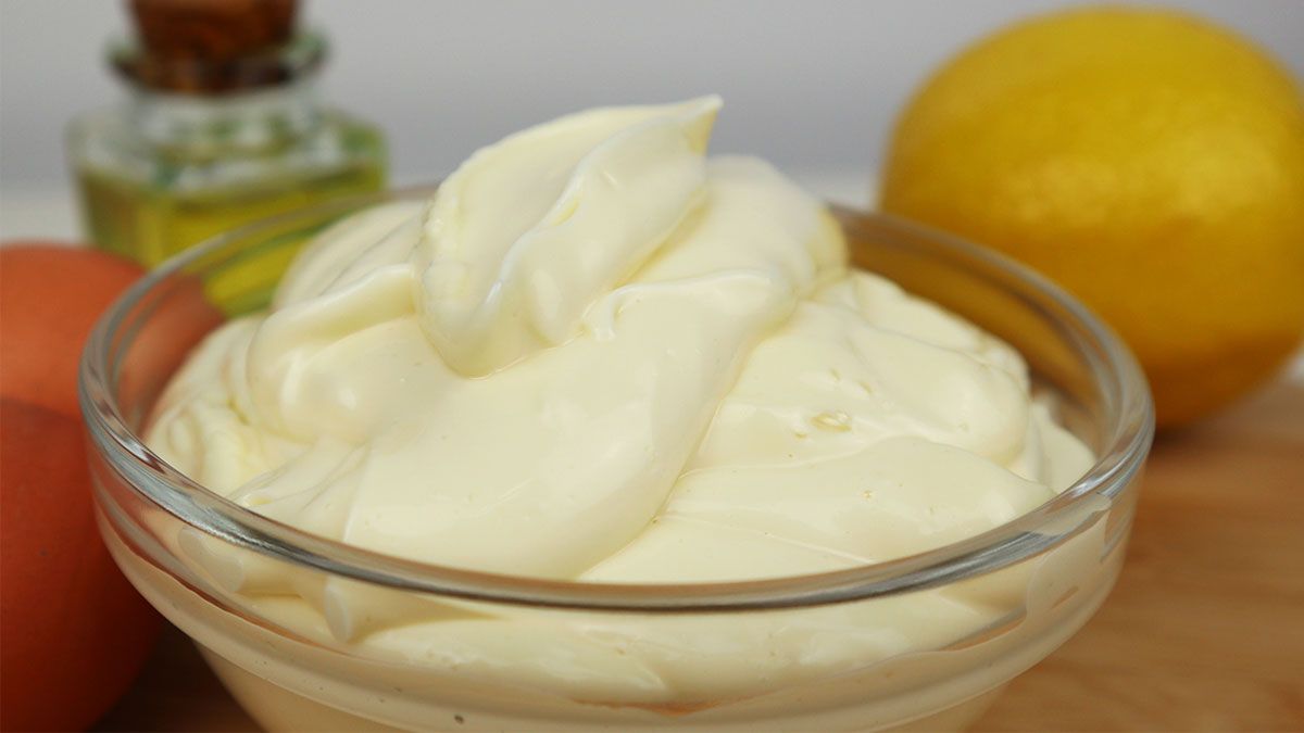 Es fácil de elaborar esta receta de mayonesa casera al limón