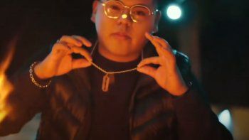 Cayó un reggaetonero por lavado de dinero y le confiscaron vehículos que publicaba en sus videos