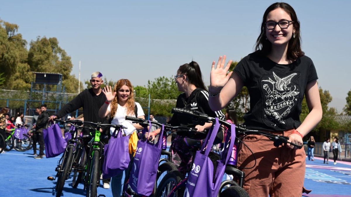 Unas 400 bicicletas entregará en septiembre el municipio de Godoy Cruz a estudiantes del cuerpo de bandera de escuelas secundarias, públicas y privadas, del departamento. Gastará $168.000.000.