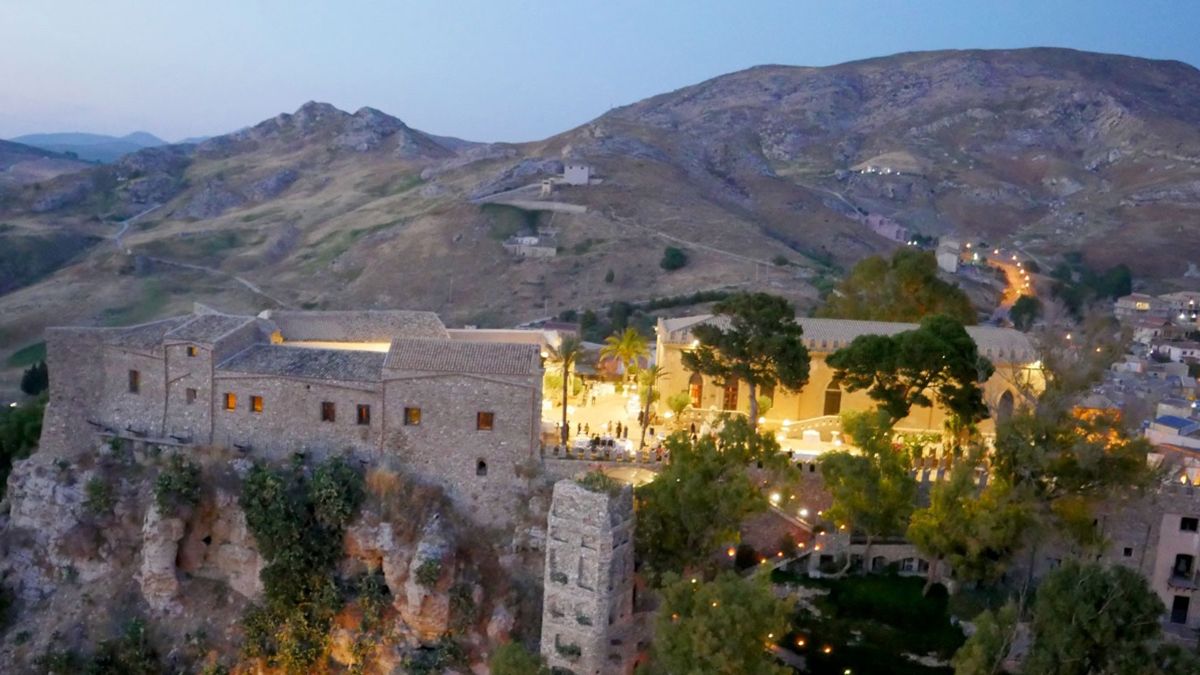 Siculiana es un pueblo del sur de Italia que se destaca por sus castillos que guardan una rica historia Siculiana es un pueblo del sur de Italia que se destaca por sus castillos que guardan una rica historia