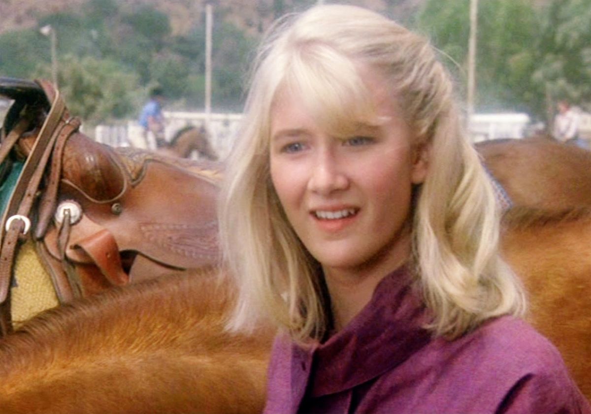 Laura Dern de jovencita en la película Máscara de 1985. Laura Dern de jovencita en la película Máscara de 1985.