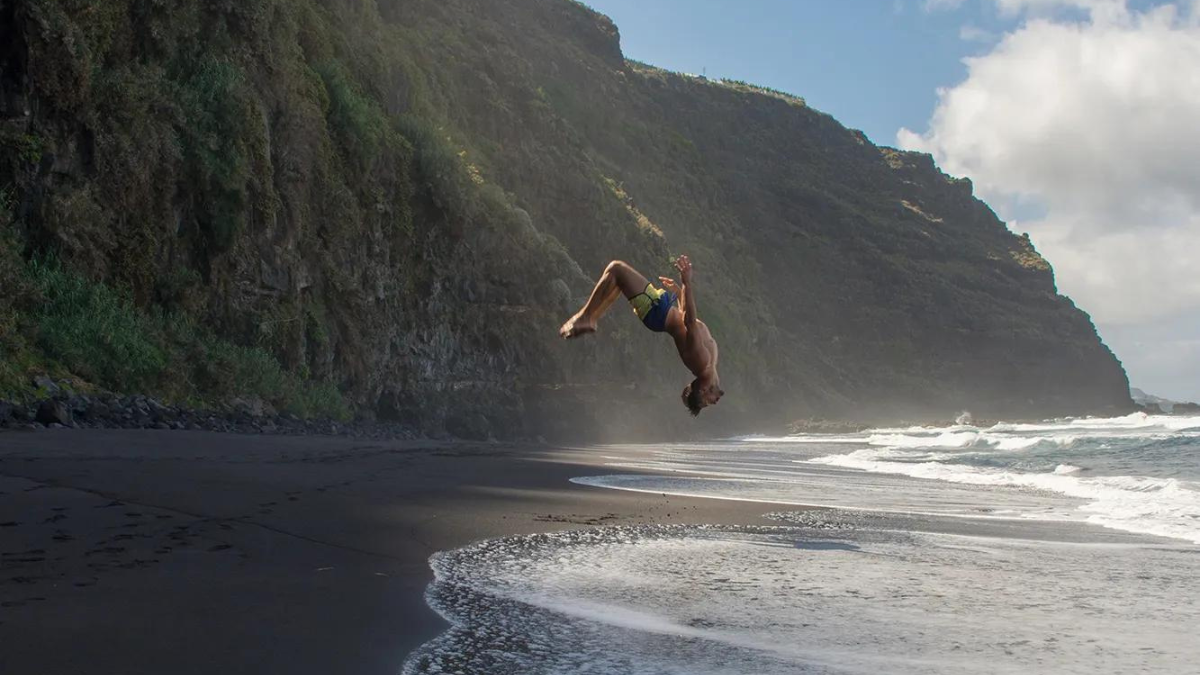 Si planeas viajar no puedes dejar de visitar esta playa en las Islas Canarias. Si planeas viajar no puedes dejar de visitar esta playa en las Islas Canarias.