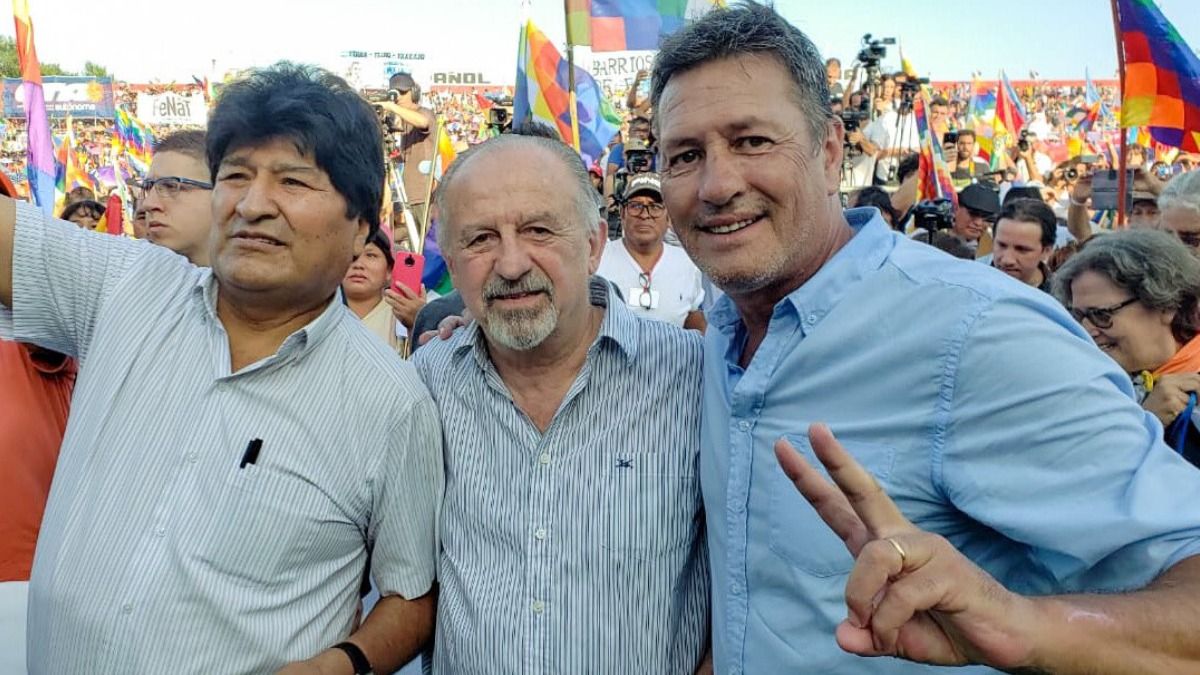 Alejandro Bermejo junto al expresidente de Bolivia Evo Morales y el sindicalista Hugo Yasky.