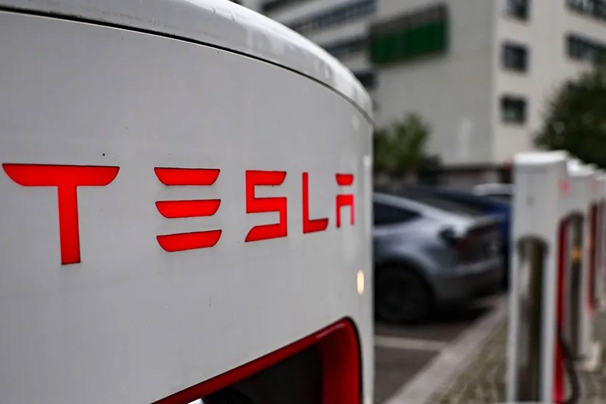 Una estación de carga con el logo de Tesla. Crédito: EFE/EPA/ Filip Singer. Una estación de carga con el logo de Tesla. Crédito: EFE/EPA/ Filip Singer.