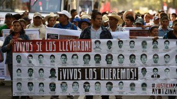 México se vuelca a las calles en aniversario de la desaparición de 43 estudiantes