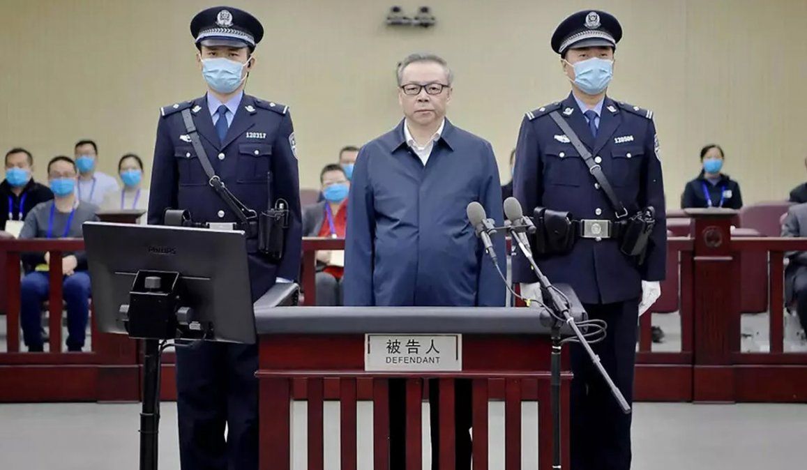 El ex banquero chino fue condenado a muerte por corrupción y bigamia en un fallo considerado excepcional en el mundo de los negocios