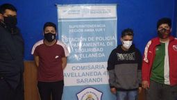 Los tres delincuentes, uno de ellos menor, fueron atrapados por policías de Avellaneda, luego de que el vehículo en que circulaban volcó e intentaron escapar