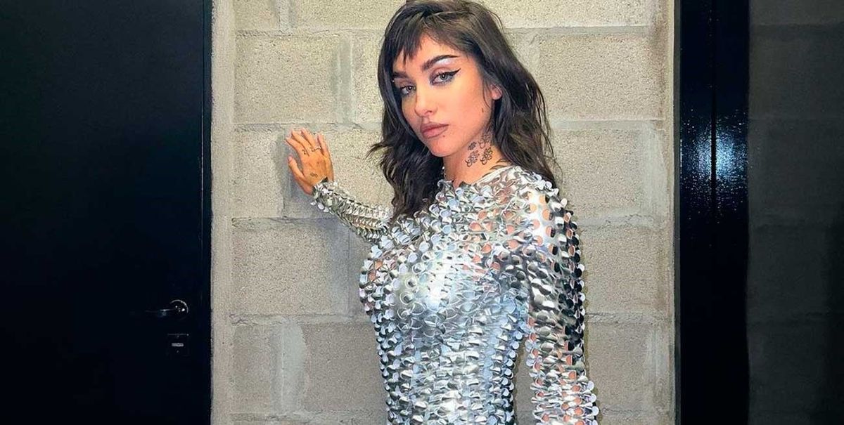 María Becerra se suma a la mini cinturón ultra XS, cut-outs y es tapa de revista