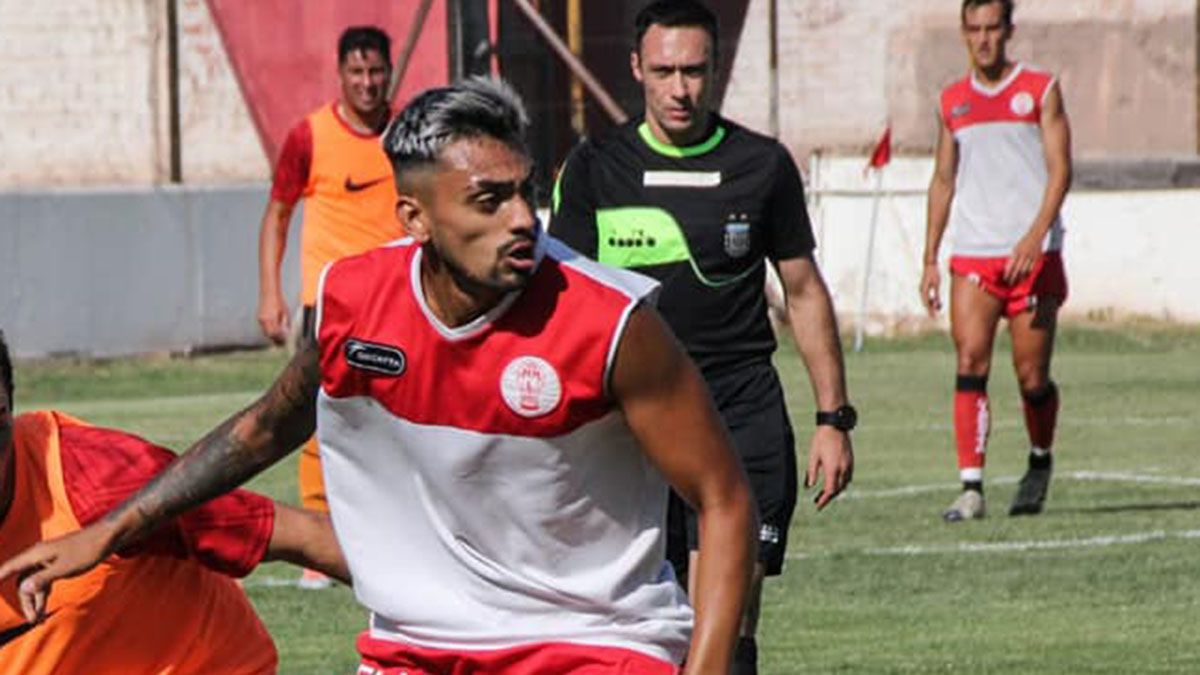 Lucas Agüero el delantero de Huracán Las Heras.